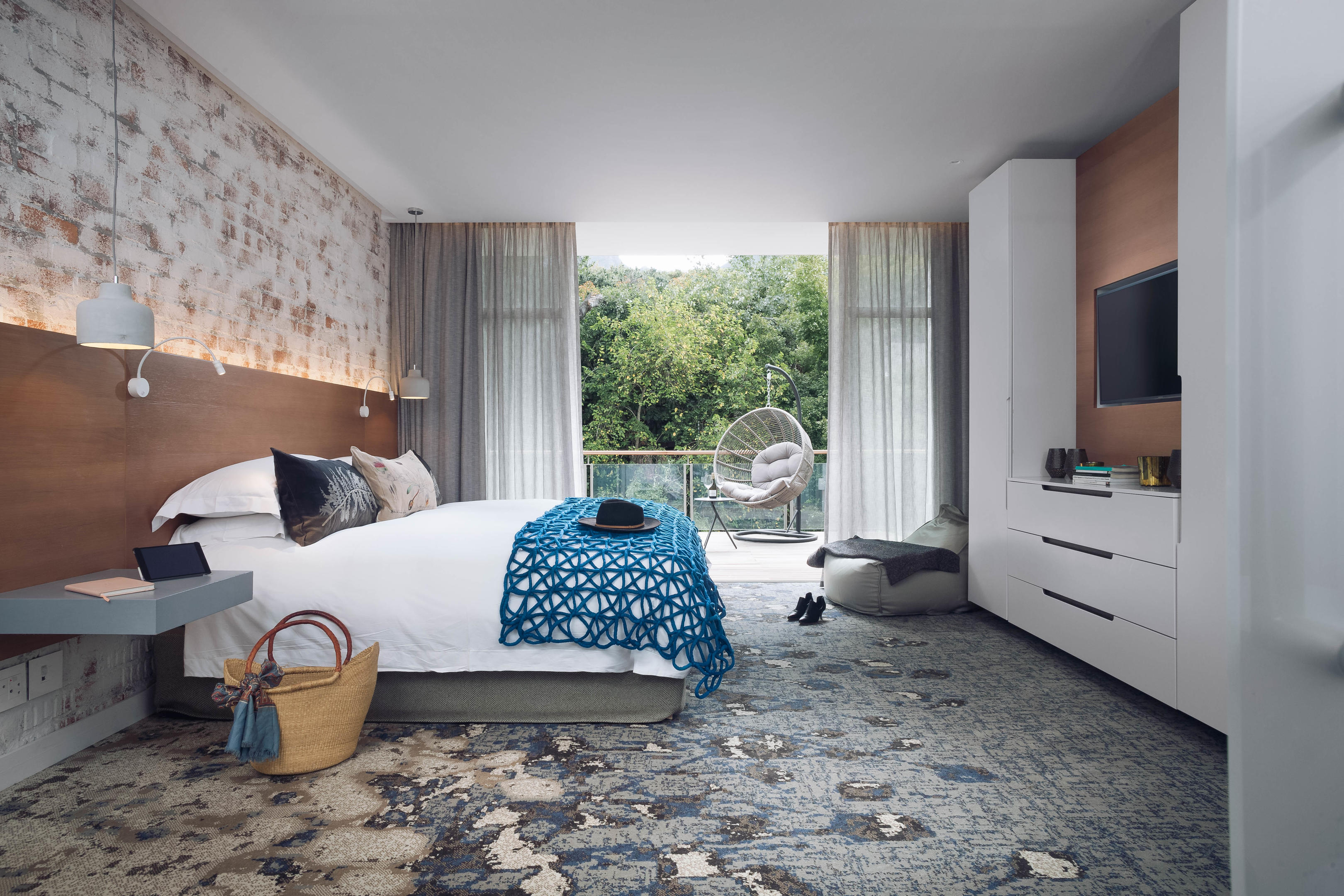 The Vineyard Hotel thumbnail 5